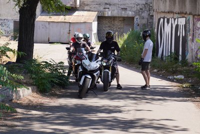 Ревіння двигуна як звук "шахеда", що летить. Дніпряни нарікають на "гучних" водіїв Ревіння двигуна як звук "шахеда", що летить. Дніпряни нарікають на "гучних" водіїв