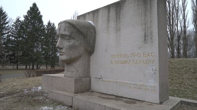 "Іще ворушилася земля": Клавдія Пупченко про розстріли та захоронення євреїв у Полтаві "Іще ворушилася земля": Клавдія Пупченко про розстріли та захоронення євреїв у Полтаві