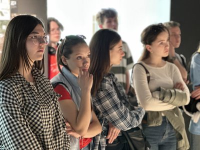 Архіви та залаштунки телебачення: школярі побачили, як працює Суспільне у Львові Архіви та залаштунки телебачення: школярі побачили, як працює Суспільне у Львові