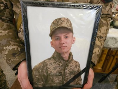 У Полтаві відкрили меморіальну дошку на честь полеглого воїна Кирила Садовського У Полтаві відкрили меморіальну дошку на честь полеглого воїна Кирила Садовського