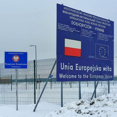 За перші 12 годин роботи кордон перетнули 50 вантажівок: репортаж з ПП "Угринів-Долгобичув" За перші 12 годин роботи кордон перетнули 50 вантажівок: репортаж з ПП "Угринів-Долгобичув"