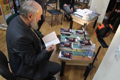В’ячеслав Хім’як, театр, кімната, книга, артист В’ячеслав Хім’як, театр, кімната, книга, артист