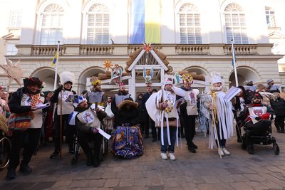 У Львові відбувся вертеп за участю ветеранів і акторів театру "Незламних" У Львові відбувся вертеп за участю ветеранів і акторів театру "Незламних"