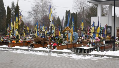Алея Слави Центрального кладовища у Чернівцях Алея Слави Центрального кладовища у Чернівцях