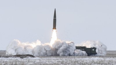 Пуск балістичної ракети Іскандер Пуск балістичної ракети Іскандер