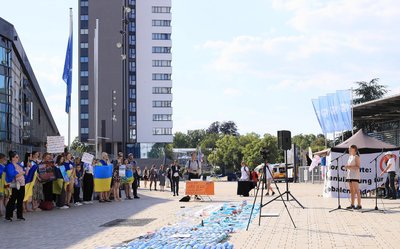 Підрив військами РФ Каховської ГЕС: як відреагували херсонці за кордоном