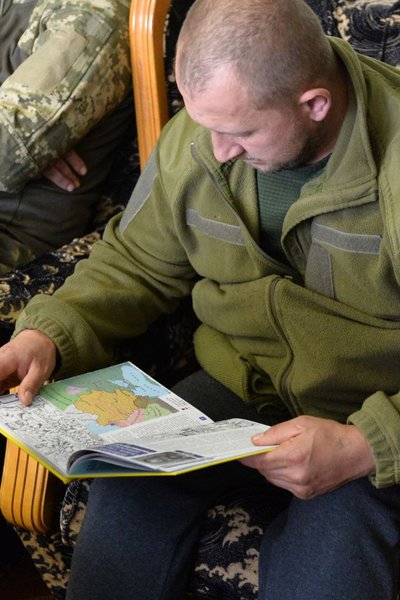 У Житомирі благодійна акція "Подаруй книжку захиснику України" триває У Житомирі благодійна акція "Подаруй книжку захиснику України" триває