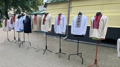 Вишиванки військових, які загинули під час повномасштабного вторгнення Росії в України Вишиванки військових, які загинули під час повномасштабного вторгнення Росії в України