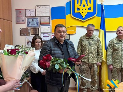 У Житомирі родинам загиблих військових передали державні нагороди У Житомирі родинам загиблих військових передали державні нагороди