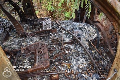 Розстріляне та згоріле авто поблизу Дементіївки Дергачівської громади Розстріляне та згоріле авто поблизу Дементіївки Дергачівської громади