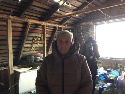Вибиті вікна, дірки в покрівлі і стінах: уламки збитих дронів наробили лиха на Київщині Вибиті вікна, дірки в покрівлі і стінах: уламки збитих дронів наробили лиха на Київщині