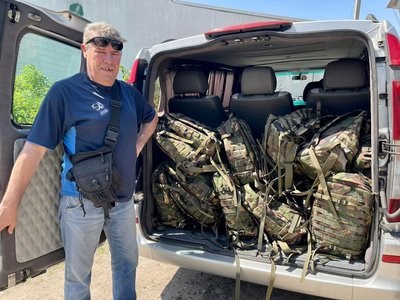 Польський волонтер Адам Завадзкі привіз до Житомира ще пів сотні рюкзаків з медспорядженням Польський волонтер Адам Завадзкі привіз до Житомира ще пів сотні рюкзаків з медспорядженням