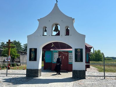 Фермер у будні, священник у вихідні: як житель Житомирщини поєднує фермерство зі служінням у чотирьох парафіях