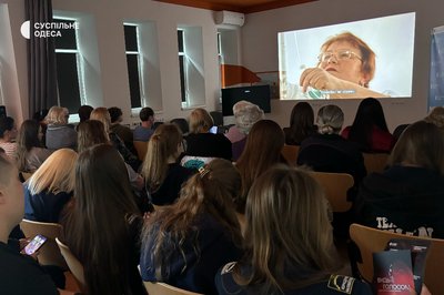 "Будь її голосом": в Одесі презентували документальний проєкт про жінок під час війни "Будь її голосом": в Одесі презентували документальний проєкт про жінок під час війни
