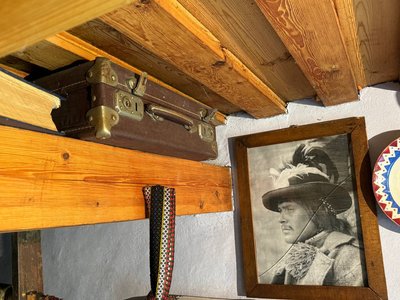 Топ-5 експонатів музею-садиби актора Івана Миколайчука на Буковині Топ-5 експонатів музею-садиби актора Івана Миколайчука на Буковині
