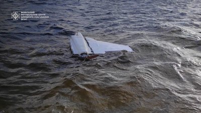 На Київщині дістали з Дніпра уламки російського безпілотника