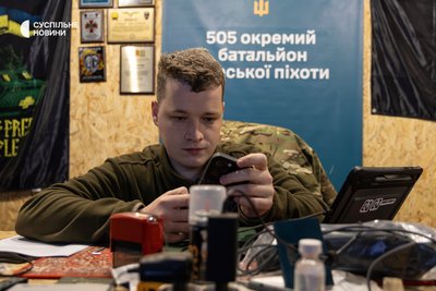 Командир 505-го окремого батальйону морської піхоти з позивним "Комісар" у командному пункті Командир 505-го окремого батальйону морської піхоти з позивним "Комісар" у командному пункті