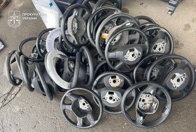 Збитків на понад 2,5 млн грн. У Дніпрі викрили схему перепродажу викрадених автозапчастин Збитків на понад 2,5 млн грн. У Дніпрі викрили схему перепродажу викрадених автозапчастин