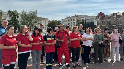 У Кропивницькому вшанували пам'ять загиблих на війні медиків У Кропивницькому вшанували пам'ять загиблих на війні медиків
