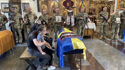 У Полтаві попрощались із чотирма військовими, які полягли на війні з Росією У Полтаві попрощались із чотирма військовими, які полягли на війні з Росією