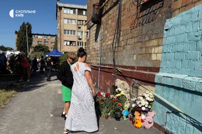 22 загиблих: у Дарницькому районі Києва триває розбір конструкцій 22 загиблих: у Дарницькому районі Києва триває розбір конструкцій