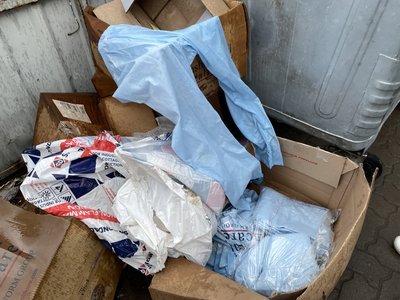 "Це – дно": у селі під Полтавою викинули в смітник гуманітарну допомогу з-за кордону "Це – дно": у селі під Полтавою викинули в смітник гуманітарну допомогу з-за кордону