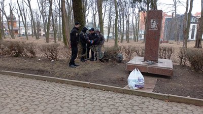 старий парк, поліція, комунальники старий парк, поліція, комунальники
