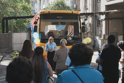 бібліотека на колесах від благодійників у Харкові бібліотека на колесах від благодійників у Харкові