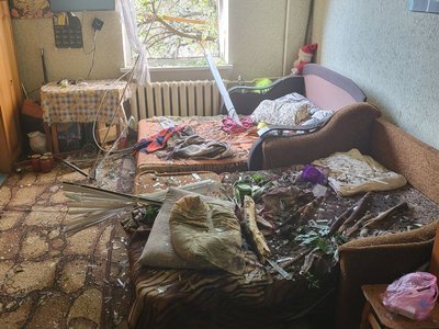 "Онучці зашивали голову": наслідки падіння уламків в Дарницькому районі столиці "Онучці зашивали голову": наслідки падіння уламків в Дарницькому районі столиці