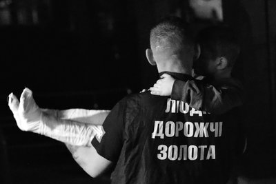 КАБ влучив у будинок в Межівській громаді: загинули 17-річна дівчина та її бабуся, мати та молодший братик — поранені КАБ влучив у будинок в Межівській громаді: загинули 17-річна дівчина та її бабуся, мати та молодший братик — поранені