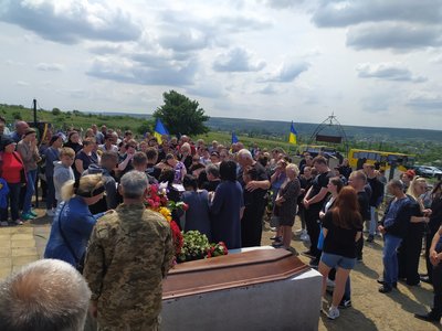 На Одещині попрощалися з командиром, який воював на Донеччині На Одещині попрощалися з командиром, який воював на Донеччині