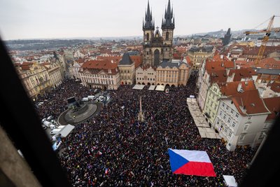 У Празі пройшов багатотисячний мітинг на підтримку президента Павела: нагадували й про Україну
