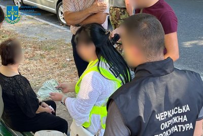 Затримали "на гарячому": черкащанку підозрюють в оформленні документів для встановлення групи інвалідності Затримали "на гарячому": черкащанку підозрюють в оформленні документів для встановлення групи інвалідності