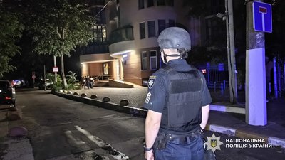 В Одесі БпЛА влучив у квартиру: дрон вилучили вибухотехніки поліції В Одесі БпЛА влучив у квартиру: дрон вилучили вибухотехніки поліції