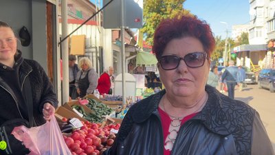 "Венгерка" та "Анна Шпет" на ринку Рівного: що кажуть покупці та продавці про ціни на сливи "Венгерка" та "Анна Шпет" на ринку Рівного: що кажуть покупці та продавці про ціни на сливи