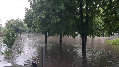 У Черкасах після зливи 8 червня деякі вулиці затопило У Черкасах після зливи 8 червня деякі вулиці затопило