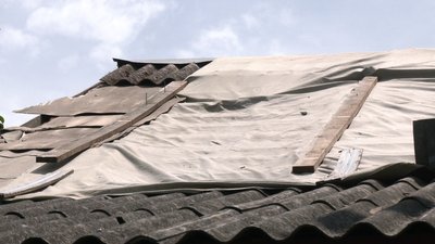 "Опа, шифер летить!": які збитки завдала гроза на Рівненщині жителям однієї з громад "Опа, шифер летить!": які збитки завдала гроза на Рівненщині жителям однієї з громад