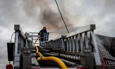 У Хмельницькому горів житловий будинок: що відомо У Хмельницькому горів житловий будинок: що відомо