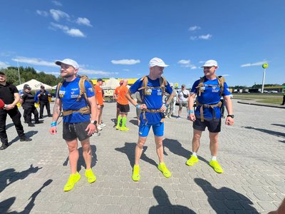 На українсько-польському кордоні зустріли учасників благодійного маршу з Нідерландів На українсько-польському кордоні зустріли учасників благодійного маршу з Нідерландів