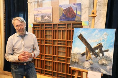 "Емоції друзів". У Херсоні презентували виставковий проєкт про міста України "Емоції друзів". У Херсоні презентували виставковий проєкт про міста України