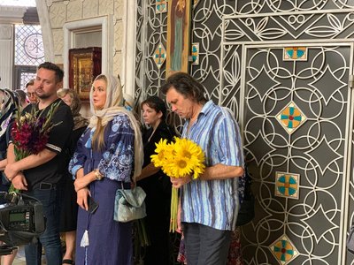 Ольга Сумська та Анатолій Борисюк прийшли попрощатися з з Русланою Писанкою Ольга Сумська та Анатолій Борисюк прийшли попрощатися з з Русланою Писанкою