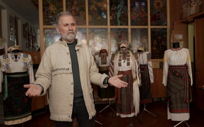 "Жінка вишила сорочку на засланні в Сибіру": етнограф колекціонує сторічні буковинські вишиванки "Жінка вишила сорочку на засланні в Сибіру": етнограф колекціонує сторічні буковинські вишиванки