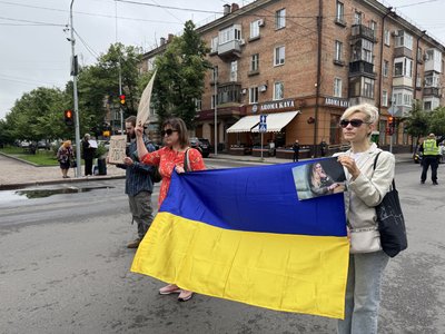 Хвилина мовчання у Полтаві: у роковини загибелі в місті вшанували пам’ять Ірини Цибух Хвилина мовчання у Полтаві: у роковини загибелі в місті вшанували пам’ять Ірини Цибух