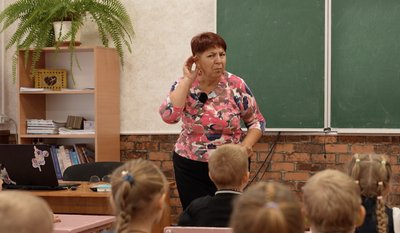 Тебе оточує все прекрасне — діти, музика, квіти: історія вчительки з села на Черкащині Тебе оточує все прекрасне — діти, музика, квіти: історія вчительки з села на Черкащині