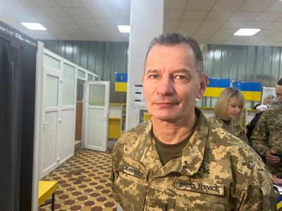 У Житомирі погасили марку "Мечем і волею" до четвертої річниці повномасштабної війни У Житомирі погасили марку "Мечем і волею" до четвертої річниці повномасштабної війни