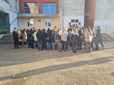 Чи переведуть початкові класи ліцею №34 Житомира у дитсадок? Батьки шукають відповіді Чи переведуть початкові класи ліцею №34 Житомира у дитсадок? Батьки шукають відповіді