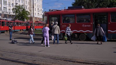 Перші низькопольні трамваї у Дніпрі планують запустити вже в грудні — заступник начальника Дептрансу Іван Васючков Перші низькопольні трамваї у Дніпрі планують запустити вже в грудні — заступник начальника Дептрансу Іван Васючков