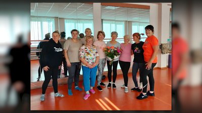 Сідає на шпагат у 82 роки: історія Людмили Хамової з Бахмача, що на Чернігівщині Сідає на шпагат у 82 роки: історія Людмили Хамової з Бахмача, що на Чернігівщині