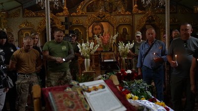 У Сумах поховали з військового Олександра Деменка У Сумах поховали з військового Олександра Деменка