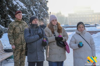 У Житомирі вшанували пам'ять захисників Донецького аеропорту У Житомирі вшанували пам'ять захисників Донецького аеропорту